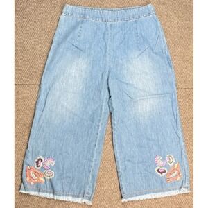 Skemo Women's Embroidered Denim Capri's Size Small